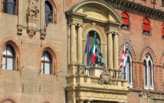 Bologna Palazzo Comunale statua