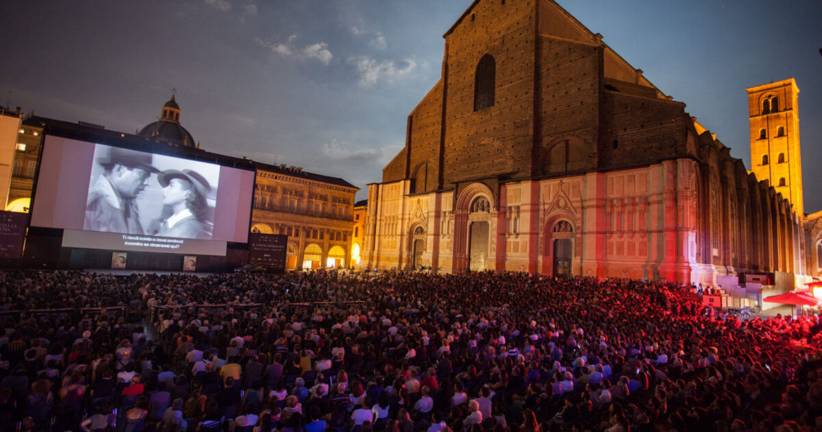 Casablanca_Piazza-Maggiore-02-1920×1280-1-1200×630